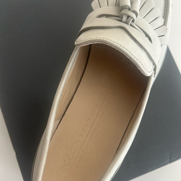 BRAND NEW Never Worn ECCO Loafers - Picture 3 of 5